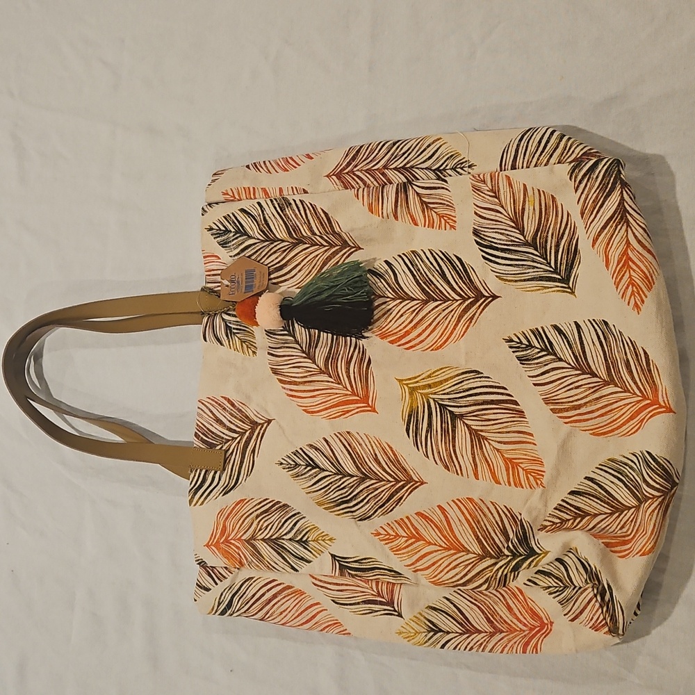 NWT Eccolo World Traveler Canvas Pompom Tote 100% Cotton Feather Print